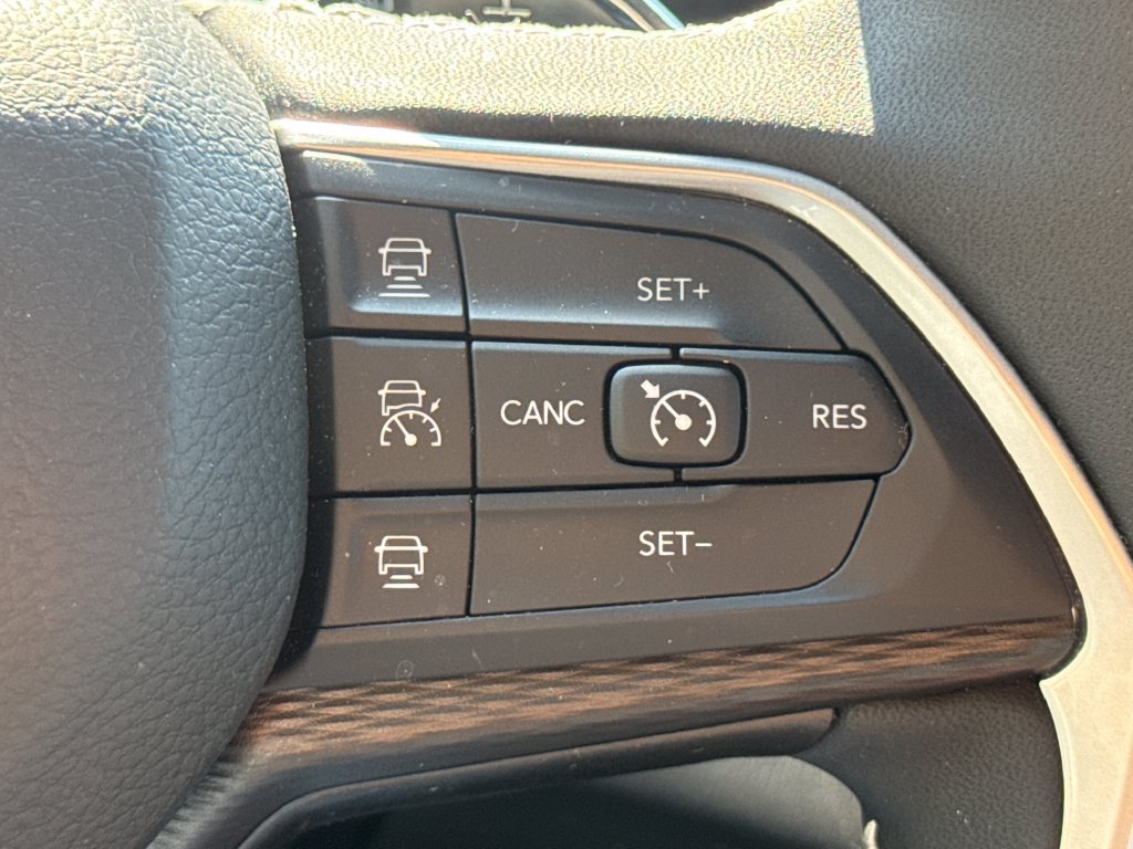 Used 2025 Jeep Grand Cherokee L Altitude AWD/4WD image 27