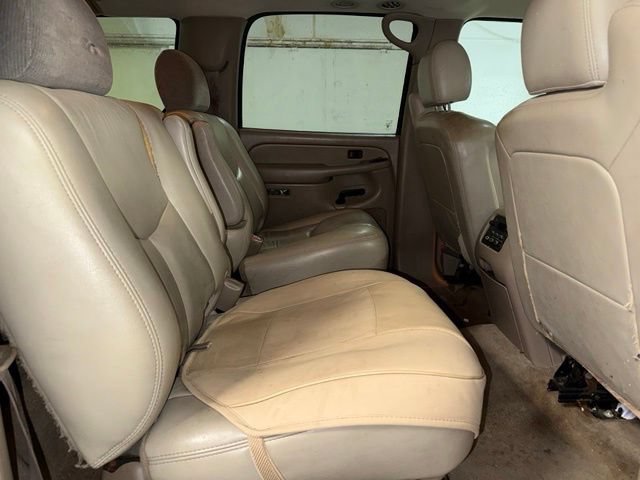 Used 2005 Chevrolet Suburban LT w/ Preferred Equipment Group AWD/4WD image 22