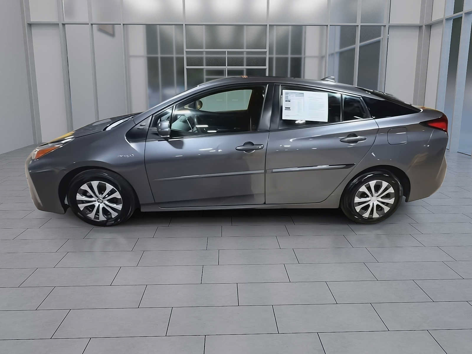 Used 2022 Toyota Prius LE AWD/4WD image 5