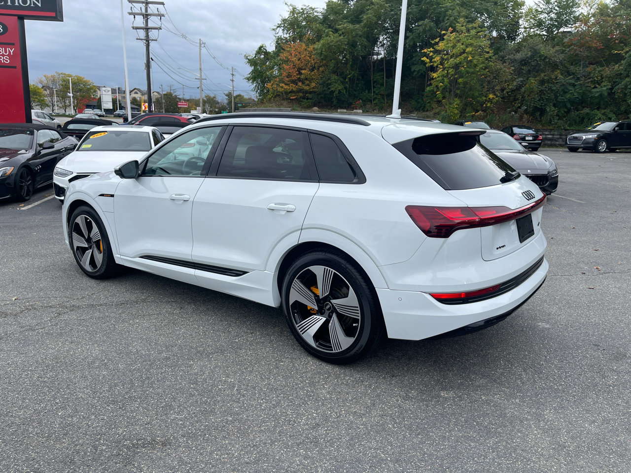 Used 2023 Audi e-tron Premium Plus w/ Premium Plus Package image 12