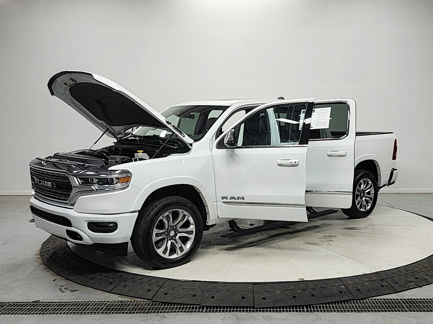 Used 2023 RAM 1500 Limited w/ Body Color Bumper Group AWD/4WD image 20