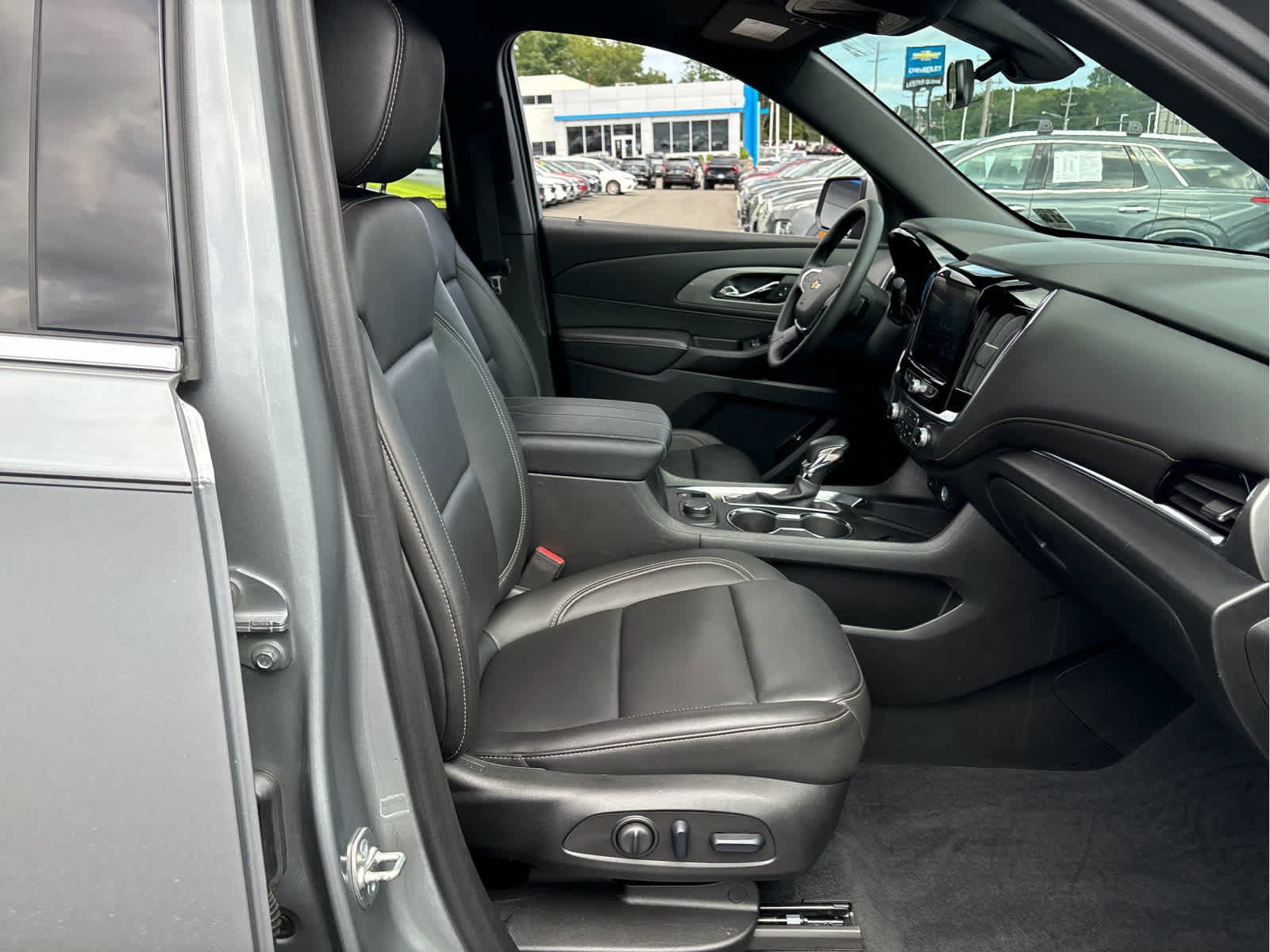 Certified 2023 Chevrolet Traverse LT w/ LPO, Floor Liner Package AWD/4WD image 24