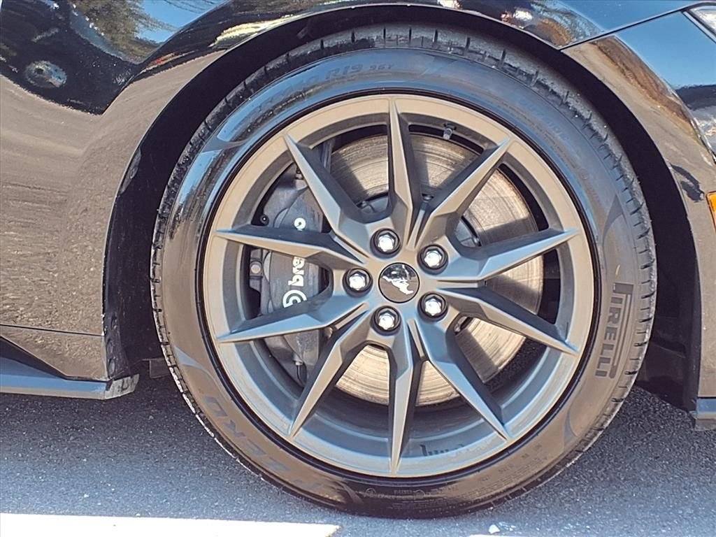 Used 2025 Ford Mustang Dark Horse image 9