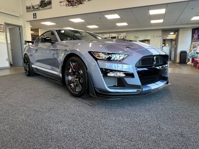 Used 2022 Ford Mustang Shelby GT500 w/ Carbon Fiber Track Pack RWD image 3