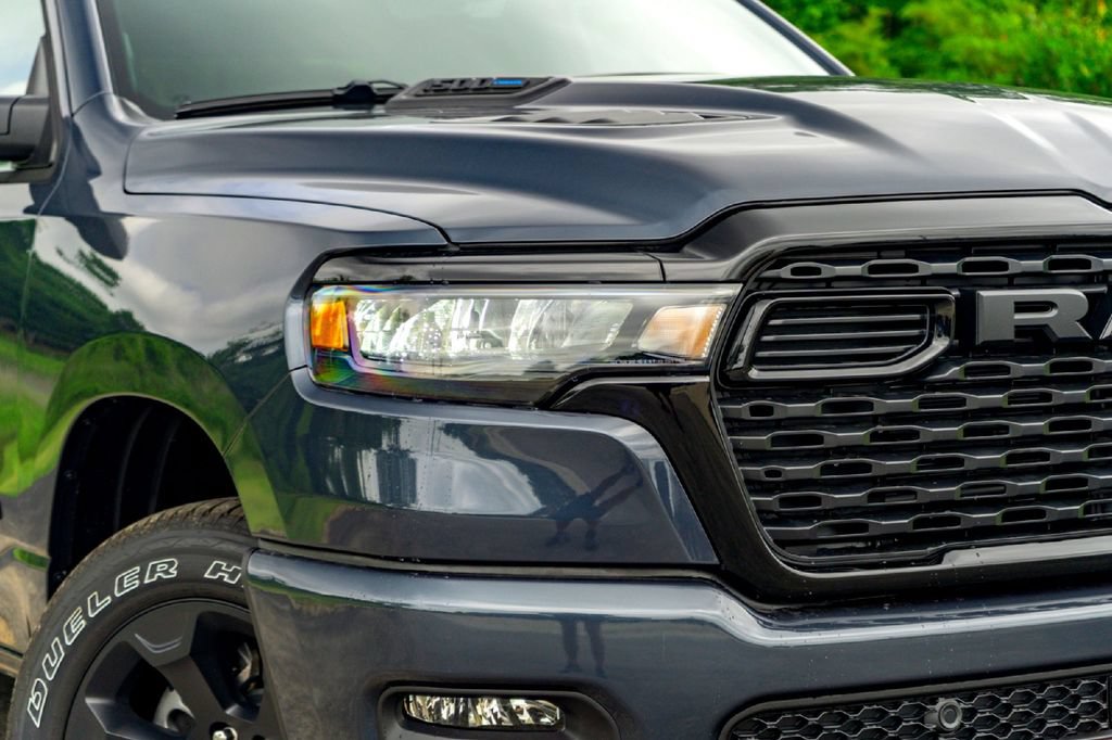 New 2026 RAM 1500 Express AWD/4WD image 4