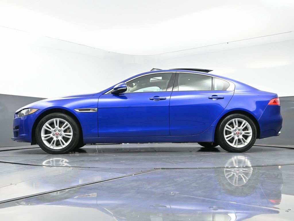Used 2017 Jaguar XE Premium image 59