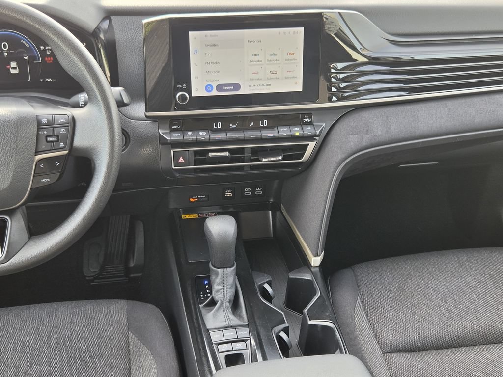 Used 2025 Toyota Camry LE FWD image 17