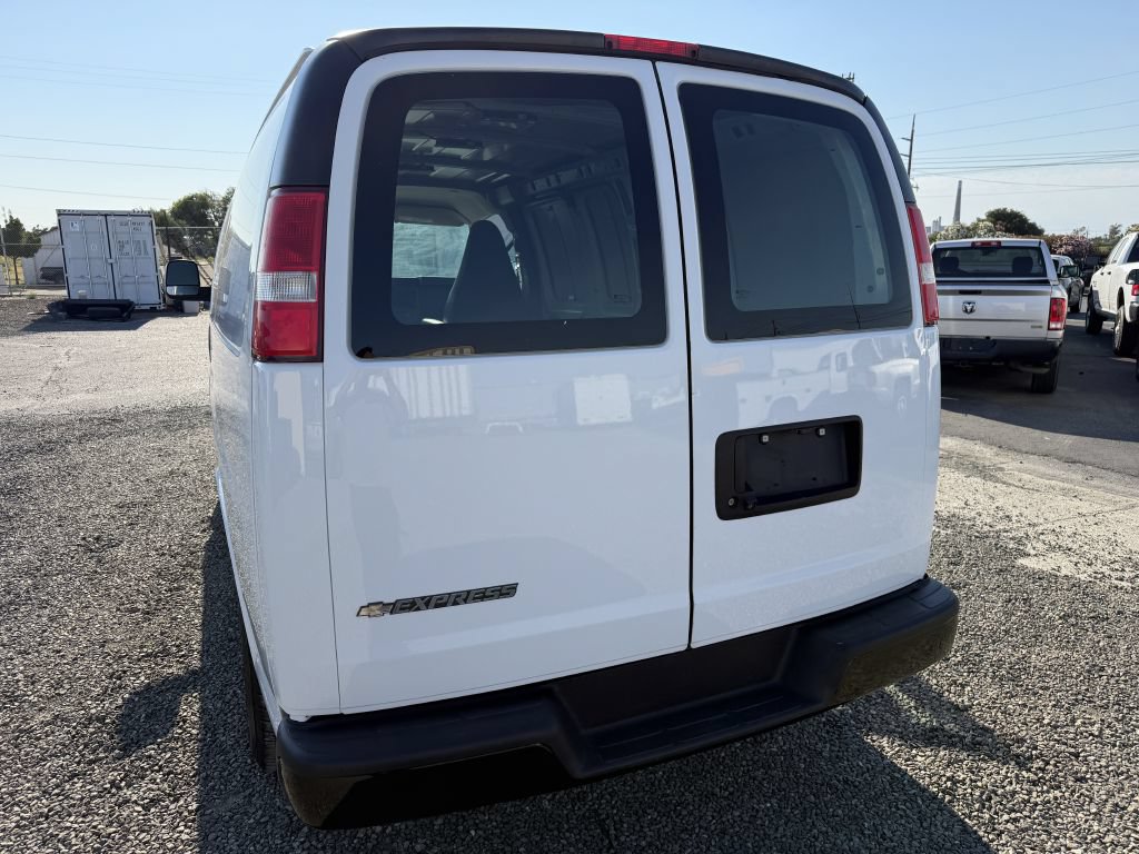 Used 2018 Chevrolet Express 2500 w/ Driver Convenience Package RWD image 8
