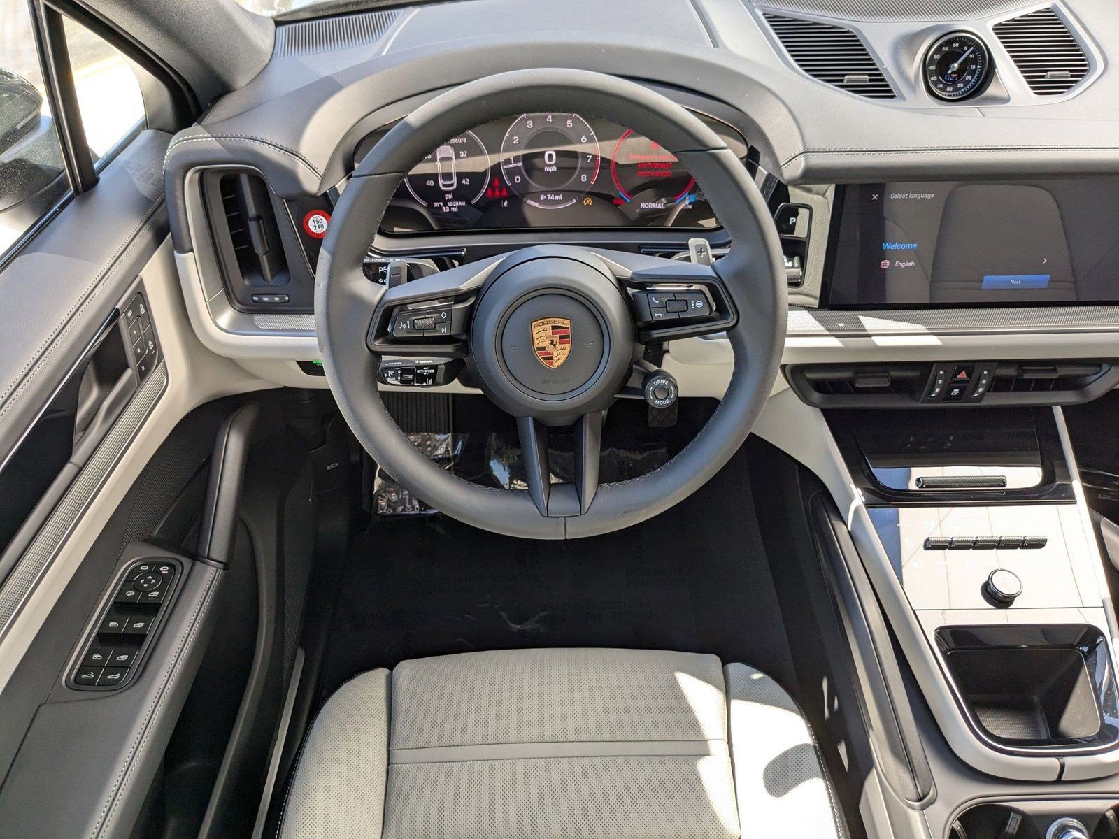 Certified 2025 Porsche Cayenne Coupe image 16