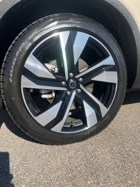 Certified 2025 Volvo XC40 B5 Ultra w/ Climate Package AWD/4WD image 28