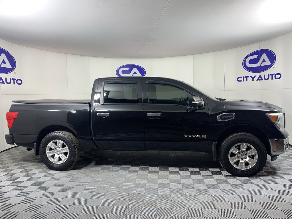 Used 2017 Nissan Titan SV image 2