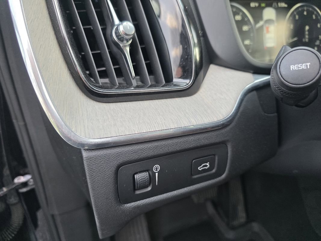 Used 2020 Volvo XC60 T5 Inscription w/ Protection Package image 22