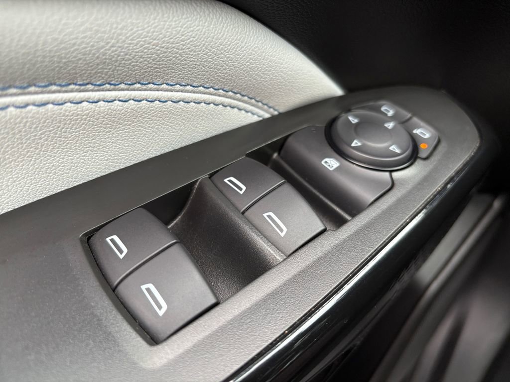 Used 2025 Chevrolet Trax LT FWD image 11