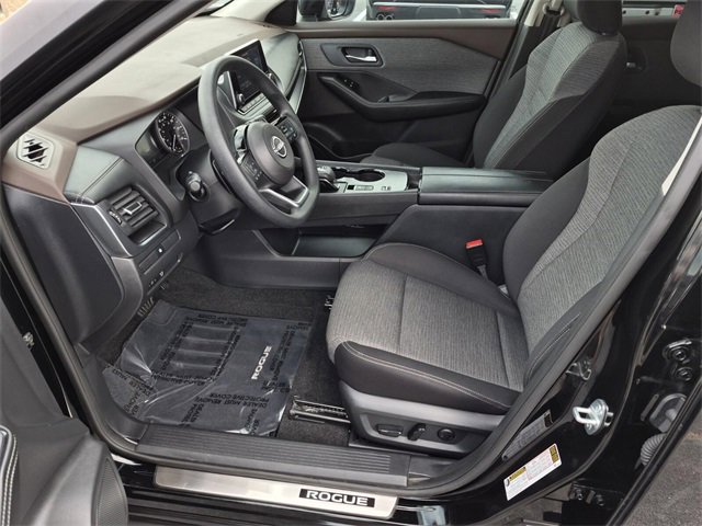 Used 2023 Nissan Rogue SV image 17