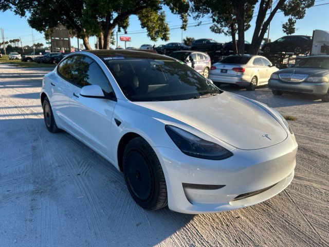 Used 2023 Tesla Model 3 Standard Range RWD image 1