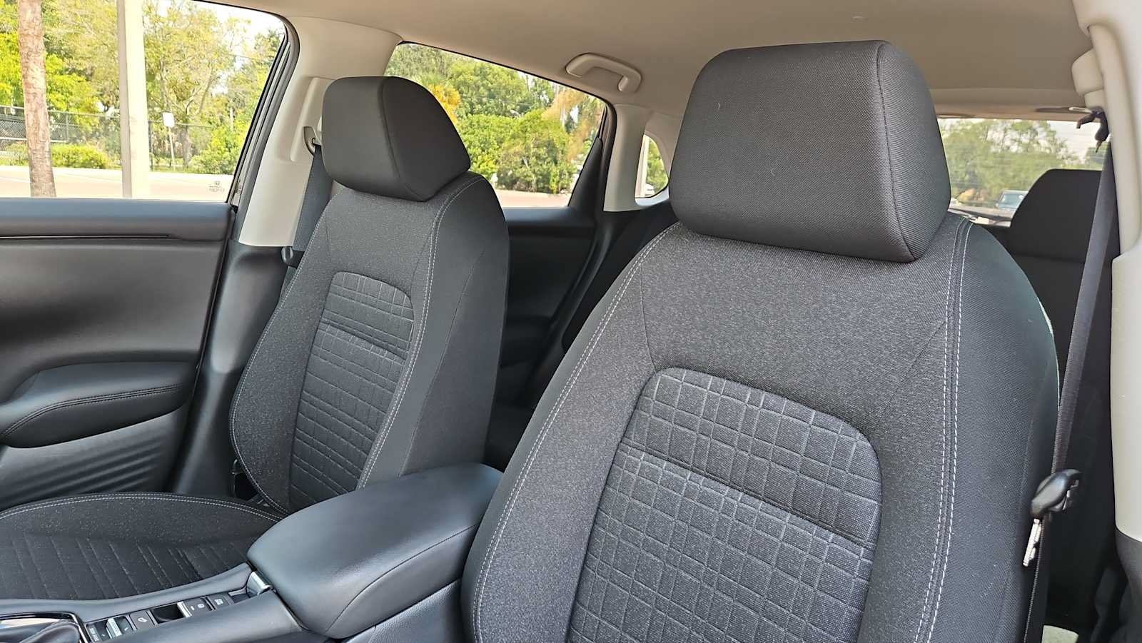 Used 2023 Honda HR-V LX image 13