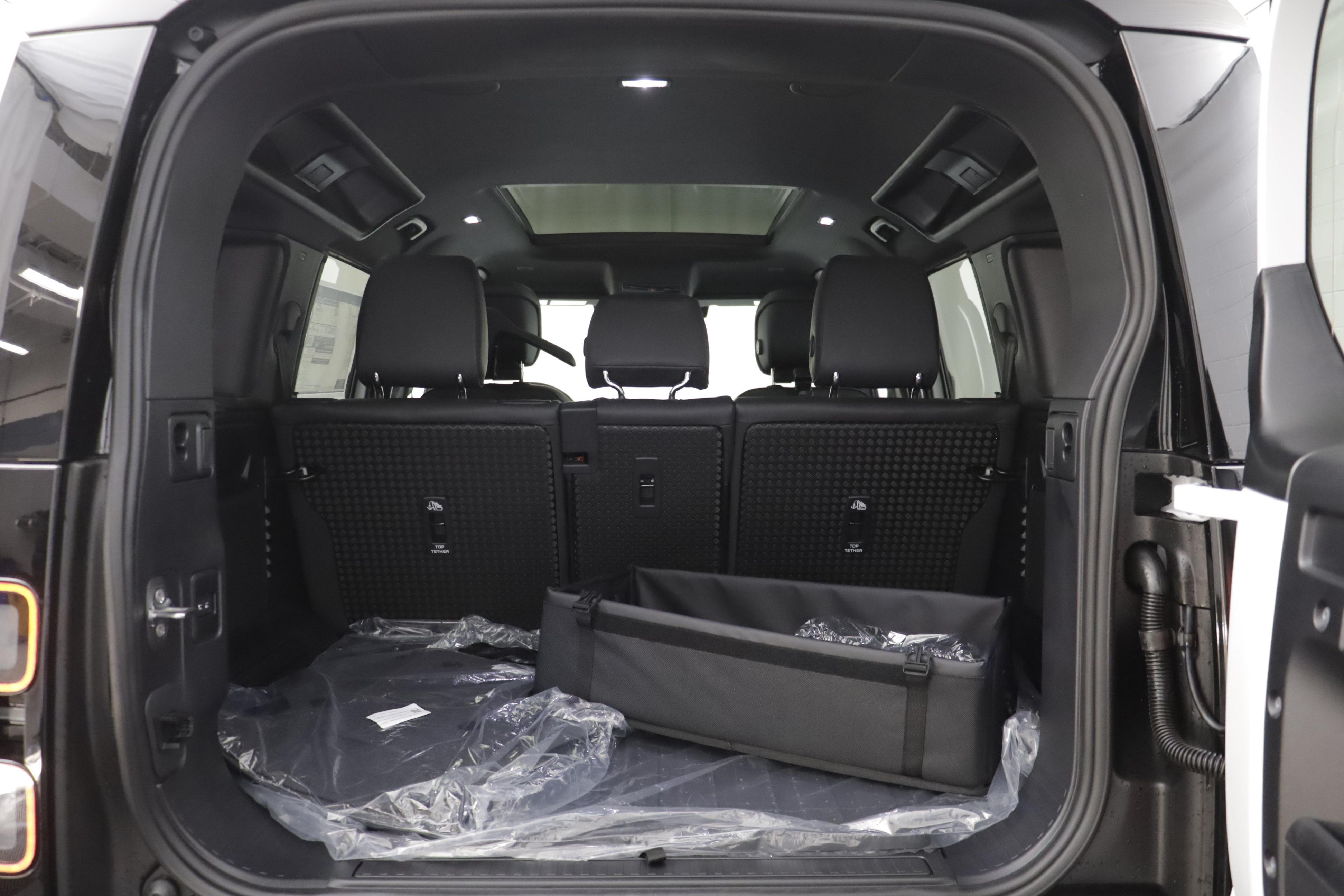 New 2026 Land Rover Defender 110 X-Dynamic SE AWD/4WD image 19