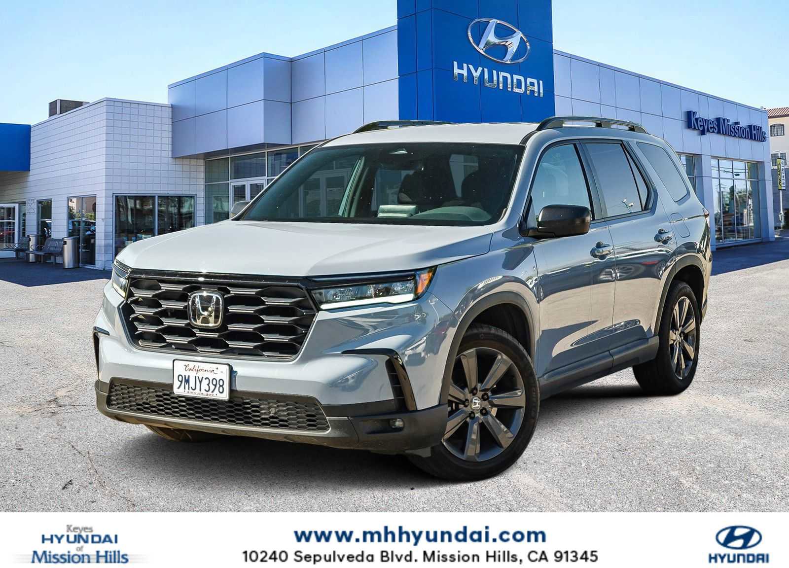 Used 2025 Honda Pilot Sport image 1