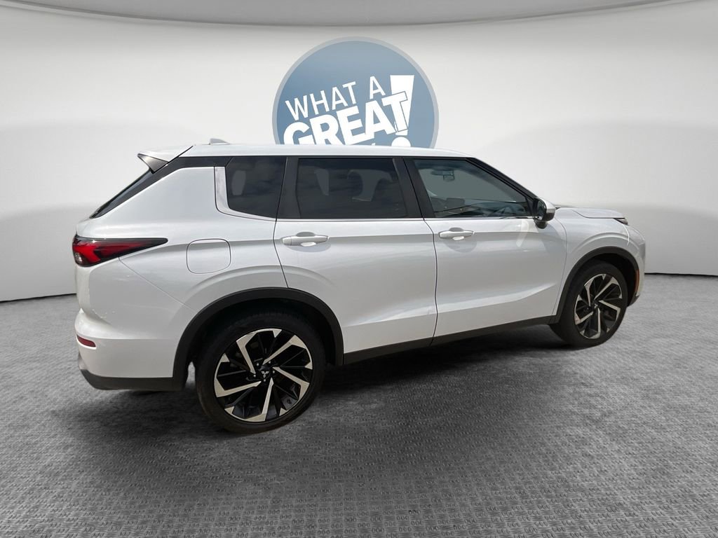 Used 2022 Mitsubishi Outlander ES AWD/4WD image 3
