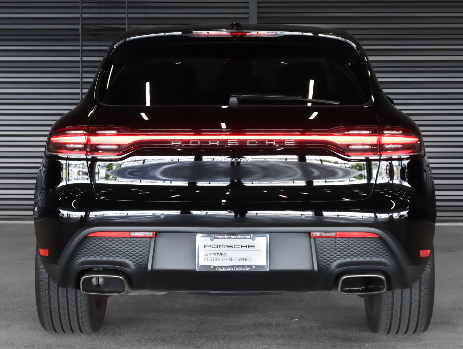 Certified 2023 Porsche Macan AWD/4WD image 9