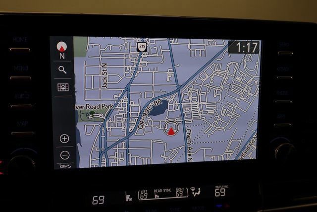 Used 2024 Toyota Sienna Platinum image 21