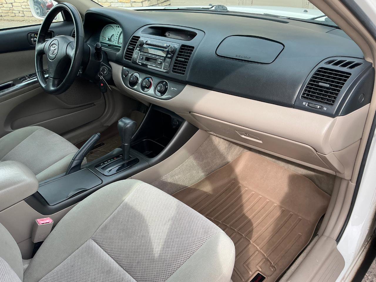 Used 2002 Toyota Camry XLE FWD image 9