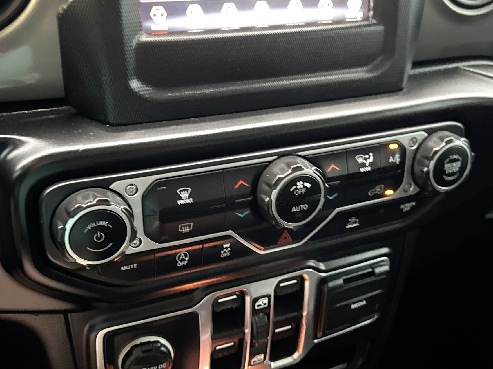 Used 2021 Jeep Gladiator Sport AWD/4WD image 16