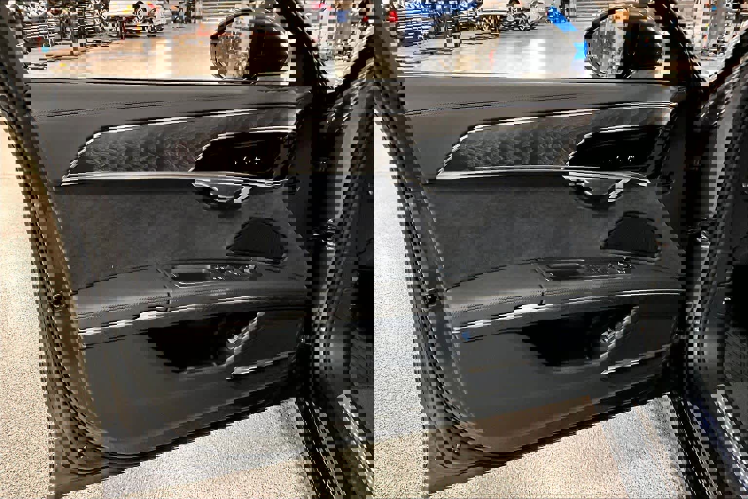 New 2026 Audi A8 L 3.0T image 10