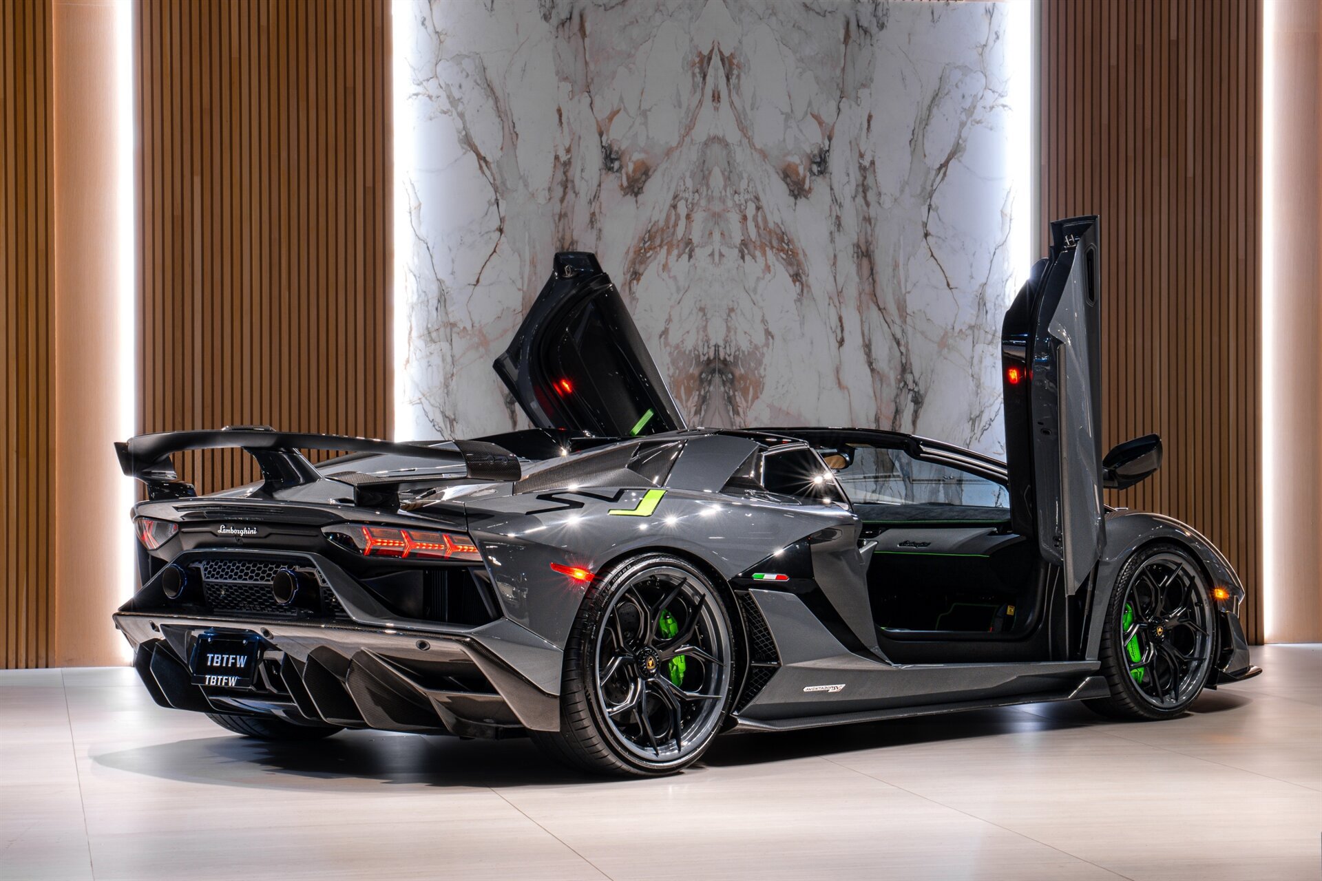 Used 2020 Lamborghini Aventador SVJ AWD/4WD image 6