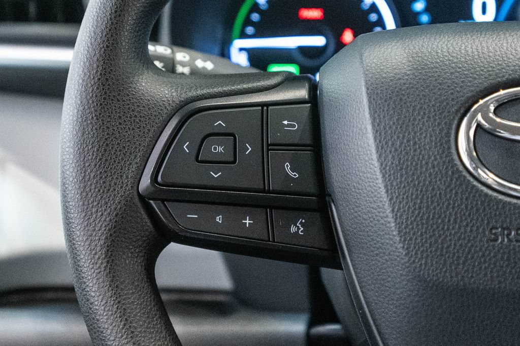 Certified 2025 Toyota Sienna LE FWD image 18