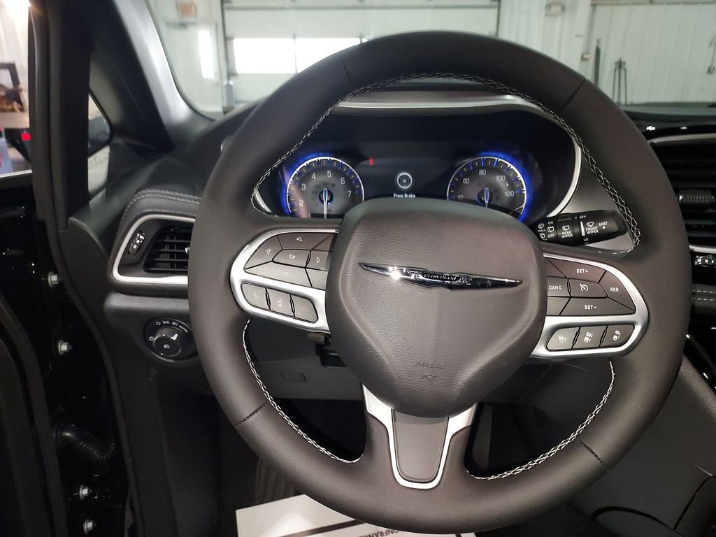 New 2026 Chrysler Pacifica Select image 20