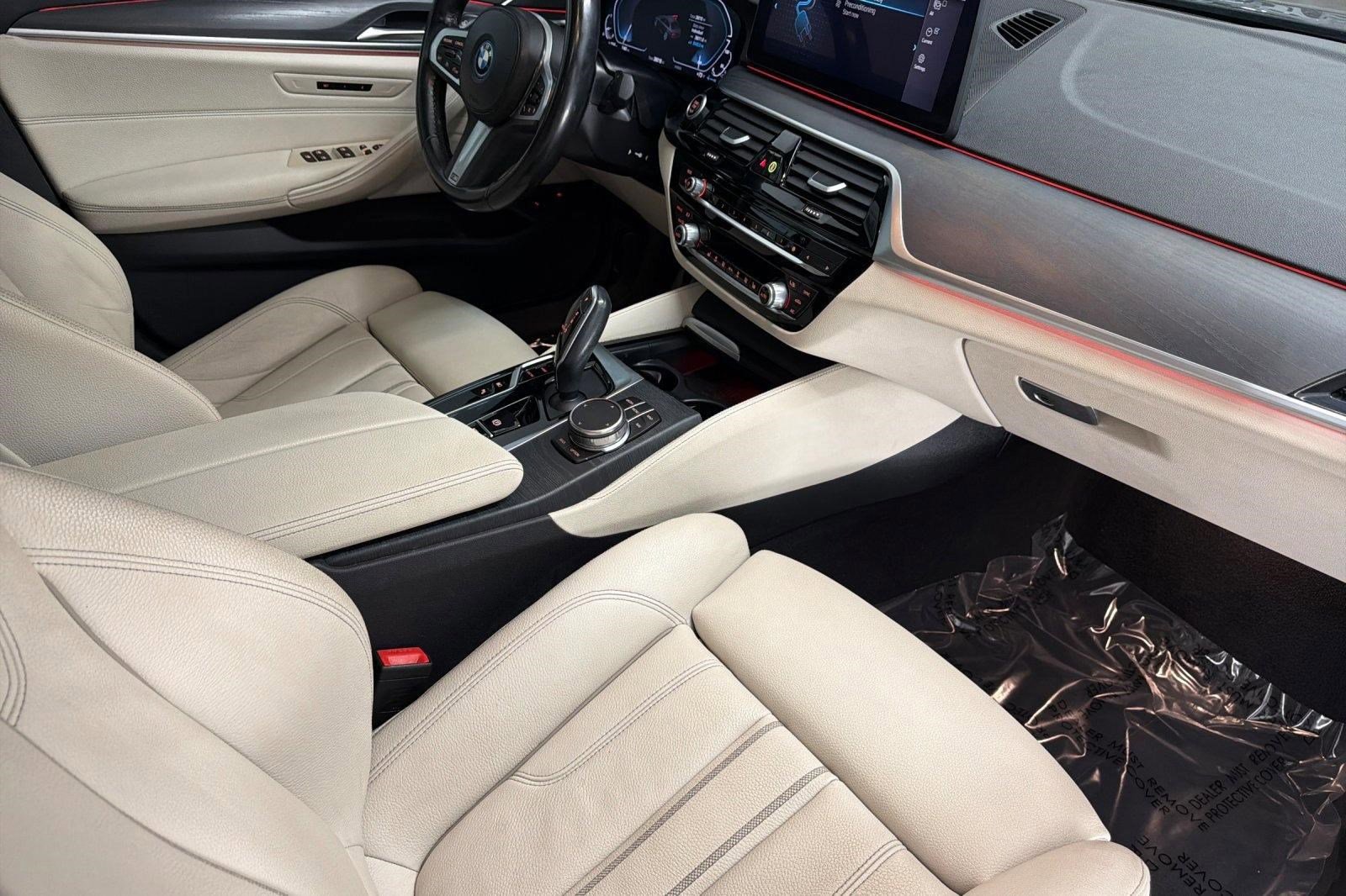 Used 2023 BMW 530e w/ M Sport Package image 32