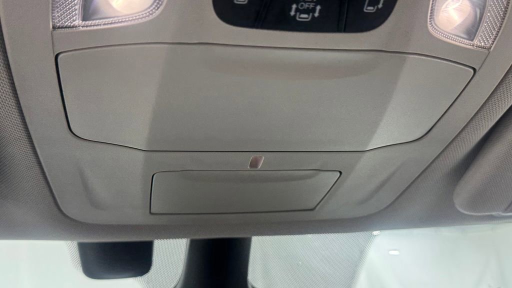 Used 2022 Chrysler Pacifica Touring-L FWD image 34