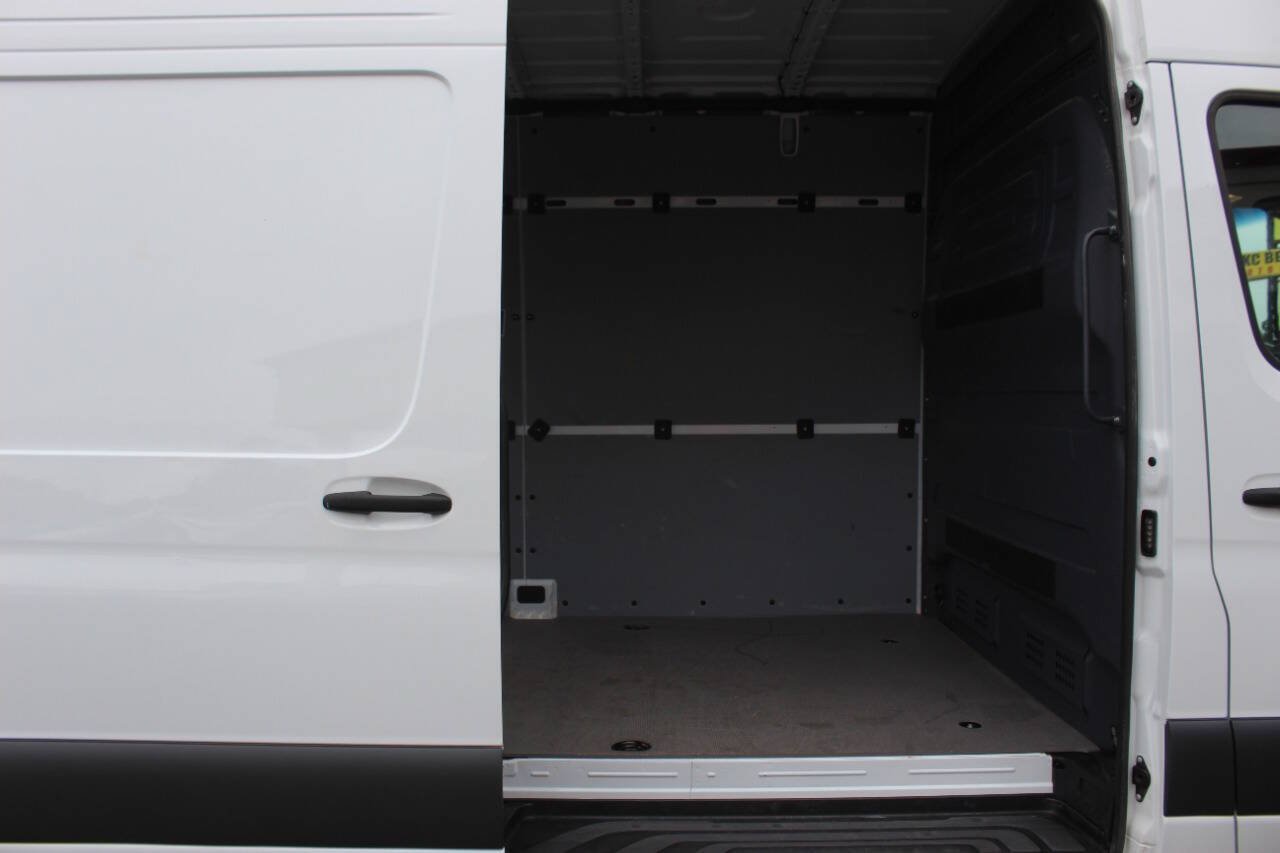 Used 2025 Mercedes-Benz Sprinter 2500 image 14