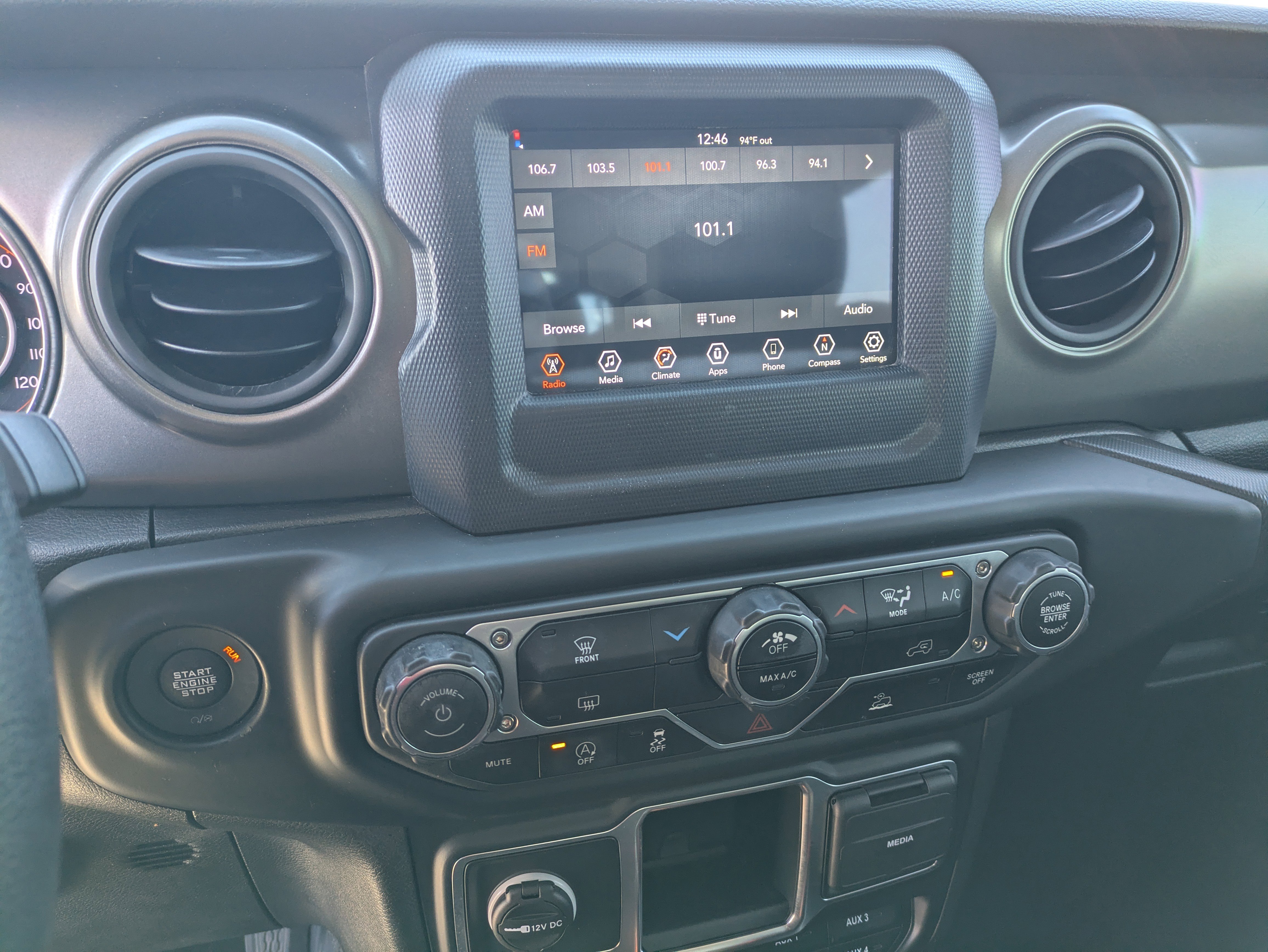 Used 2023 Jeep Wrangler Sport image 19