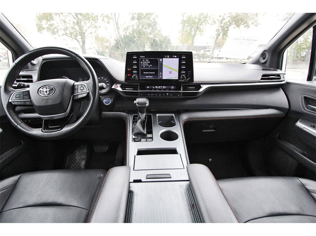 Used 2023 Toyota Sienna XSE image 9