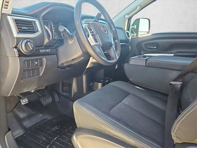 Used 2017 Nissan Titan SV image 9