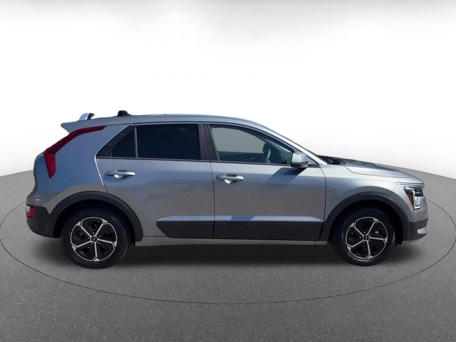 Used 2026 Kia Niro LX FWD image 16