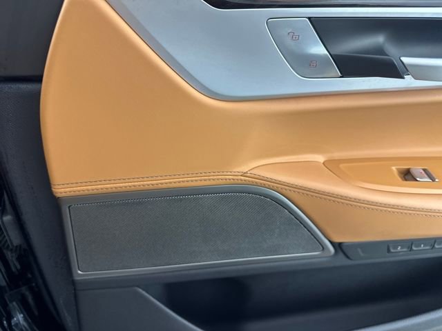 Used 2021 BMW 750i xDrive image 30