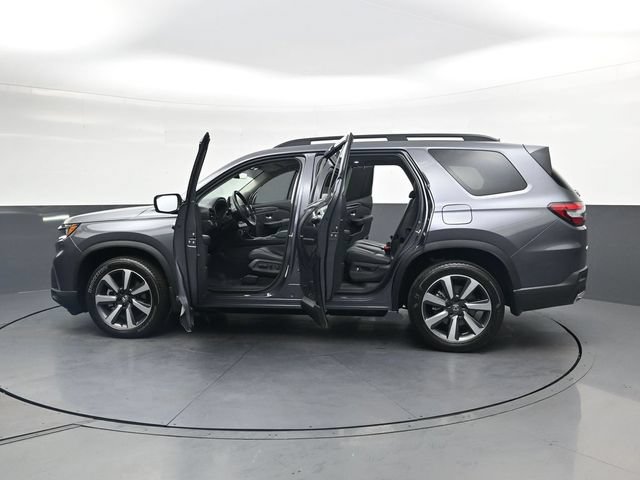 Used 2025 Honda Pilot Touring image 40