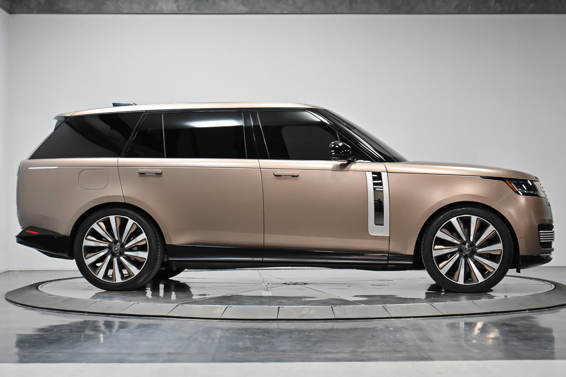 Used 2023 Land Rover Range Rover LWB SV Autobiography image 12