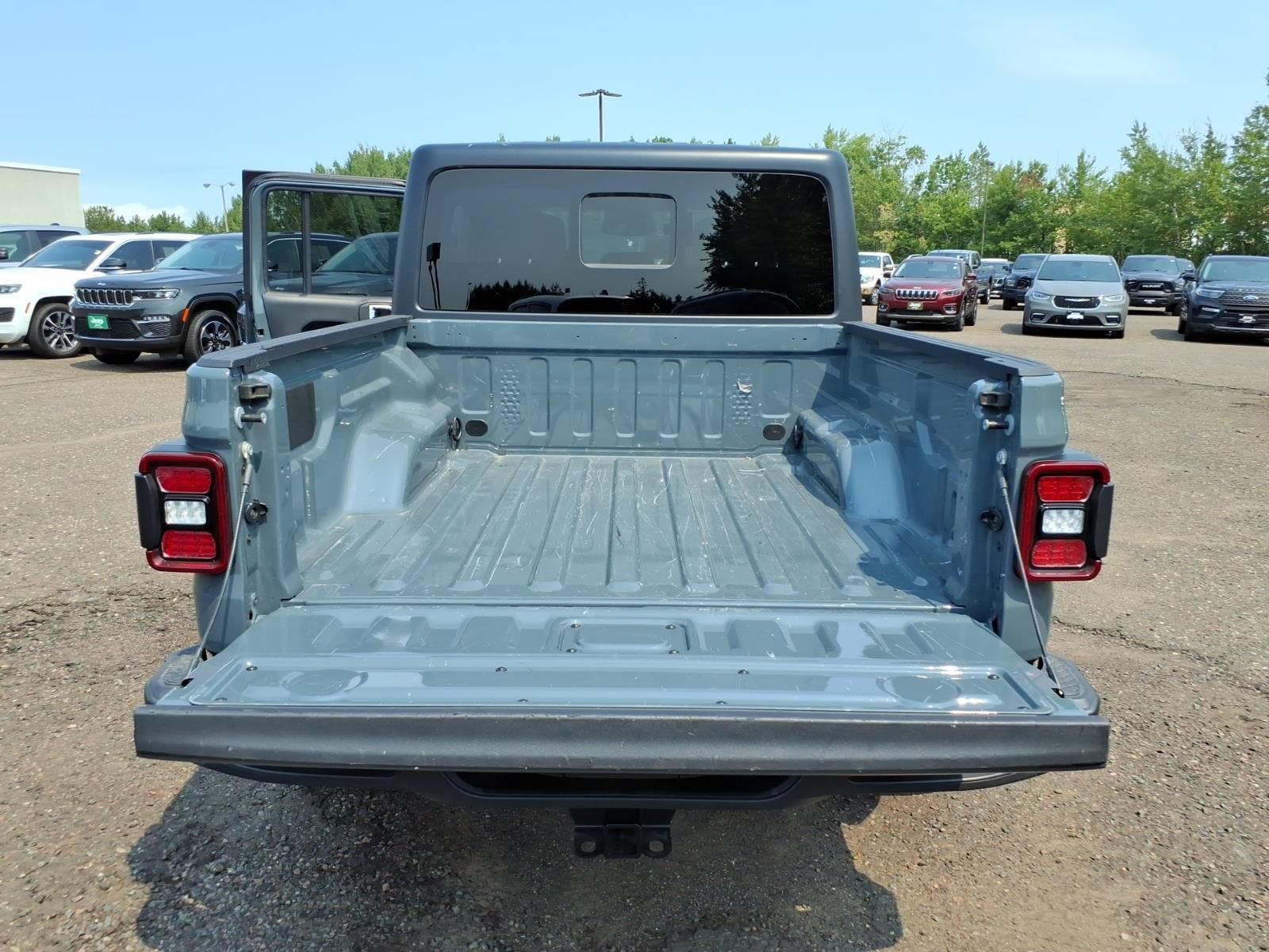 Used 2026 Jeep Gladiator Mojave AWD/4WD image 20