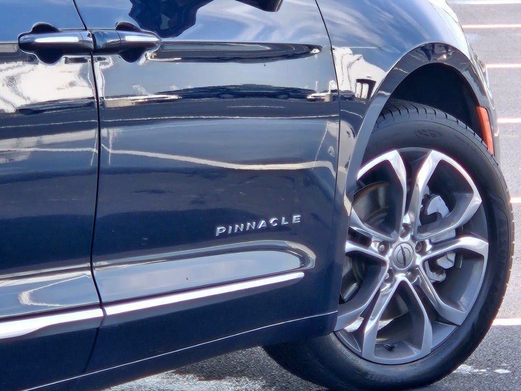 Used 2022 Chrysler Pacifica Pinnacle AWD/4WD image 16