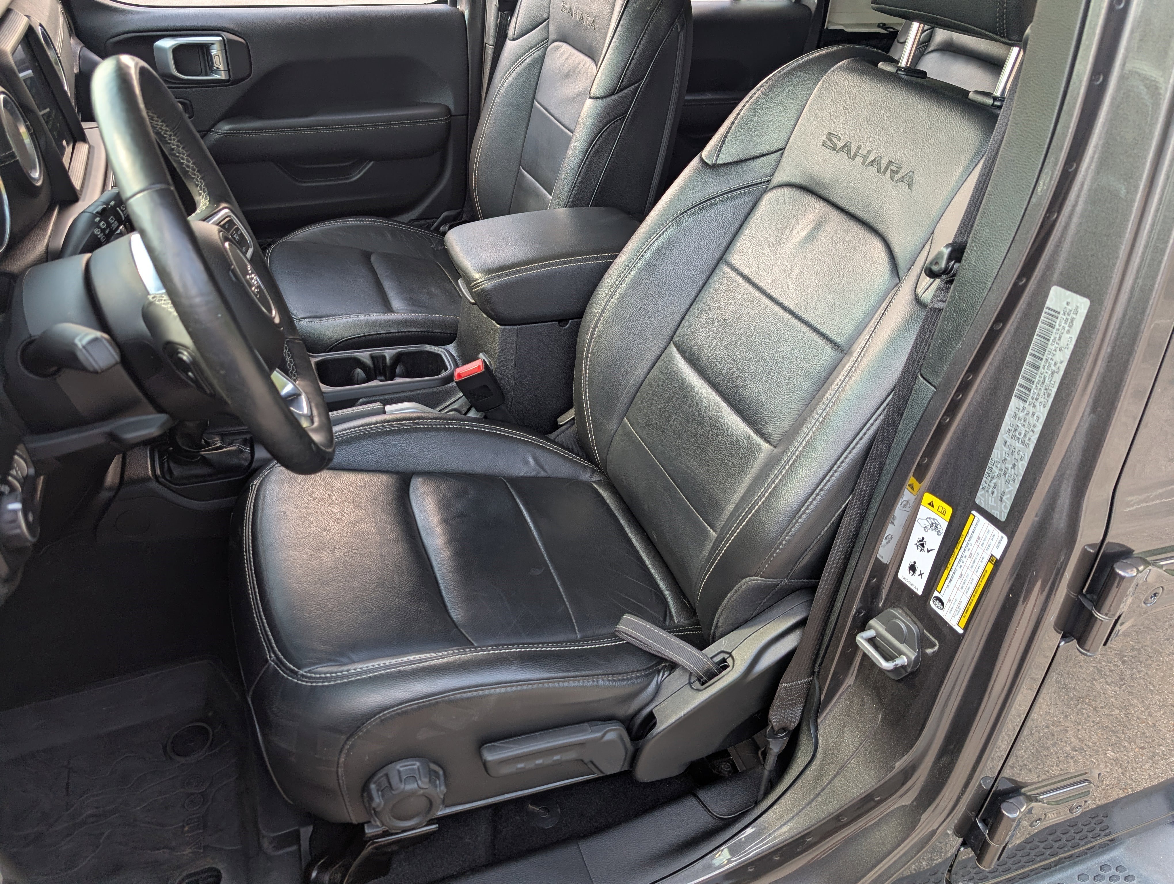 Used 2018 Jeep Wrangler Unlimited Sahara AWD/4WD image 16