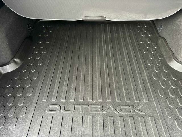 Used 2020 Subaru Outback Limited image 17