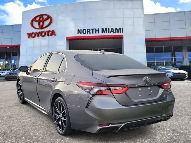 Used 2024 Toyota Camry SE w/ Cold Weather Package FWD image 3