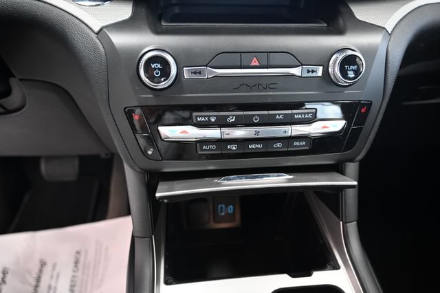 Used 2020 Ford Explorer XLT w/ Comfort Package AWD/4WD image 19