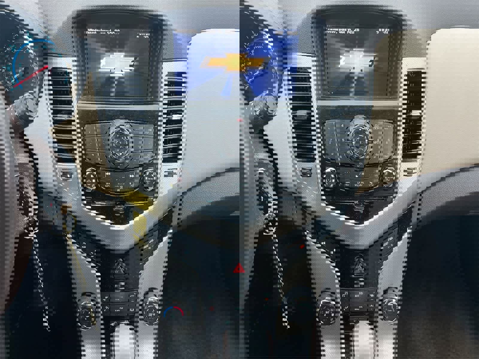 Used 2011 Chevrolet Cruze LTZ image 27