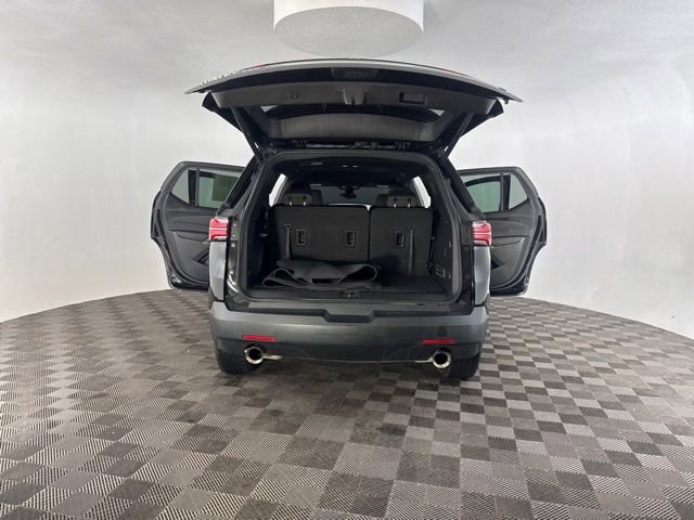 Used 2023 Chevrolet Traverse LT image 15
