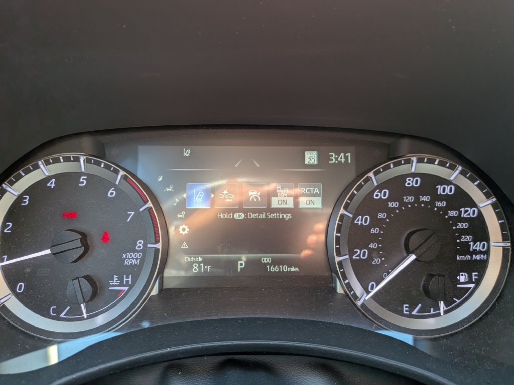 Used 2024 Toyota Highlander LE AWD/4WD image 17
